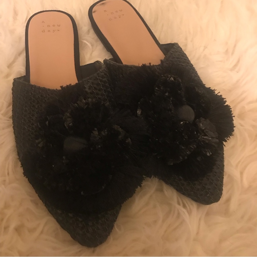 A new day black women’s slip ons 8 1/2